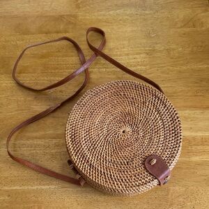 Round Straw Basket Bag
Crossbody